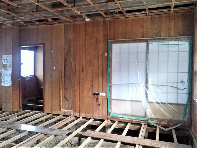 床・間仕切りの解体