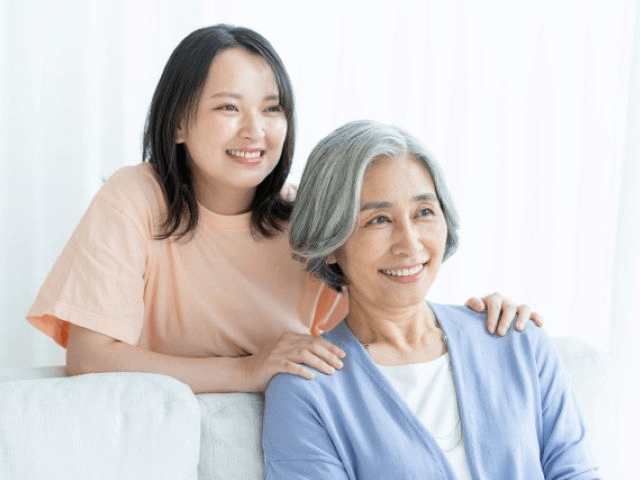 二世代が笑顔で暮らす、心地よく快適な二世帯住宅のイメージ