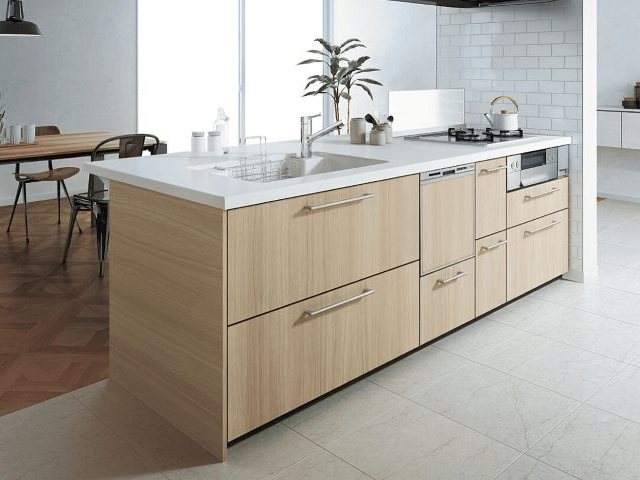 TOTOの夏最新モデル『ミッテ』の洗練されたデザインと機能性を兼ね備えたシステムキッチン