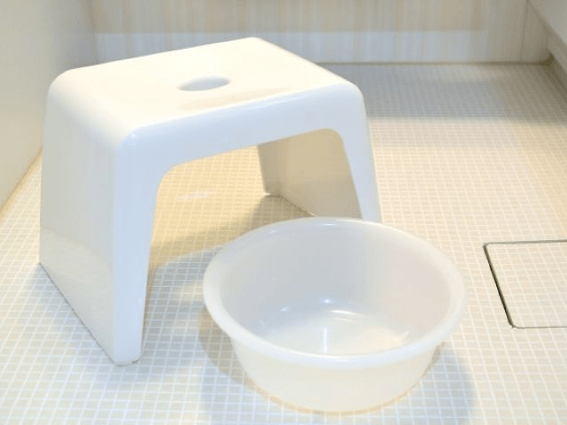 TOTOのユニットバスに採用されたカラリ床。水はけが良く、翌朝には乾いてお手入れも簡単な浴室フロア