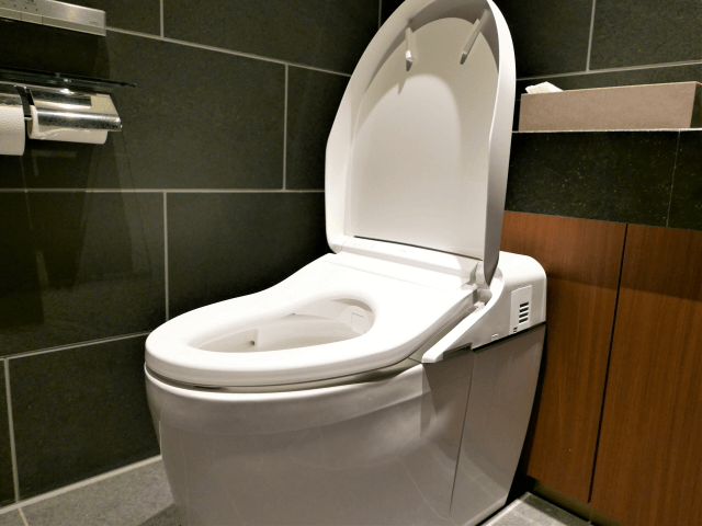 トイレリフォームで清潔感あふれる空間に生まれ変わった様子。