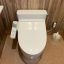 清潔で使いやすい最新トイレのリフォーム例。節水性能やお手入れのしやすさ、快適なデザインを両立した空間づくりを紹介しています。