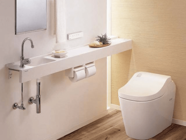 パナソニックの全自動おそうじトイレ「アラウーノ」。泡の力で汚れを落とす清潔性とスタイリッシュなデザインが魅力のトイレ。