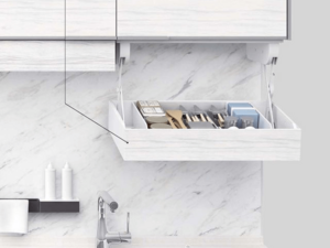 タカラスタンダードのアイラックを使ったキッチン収納。手元に引き寄せられるスライド収納で調味料や小物を整理できる様子を示す画像。