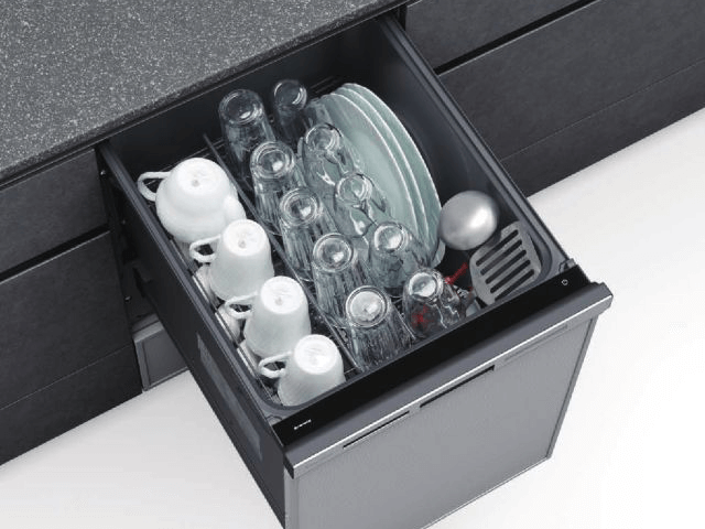 Panasonic製ビルトイン食洗機を採用したキッチン。節水性能と静音性が高い最新モデル