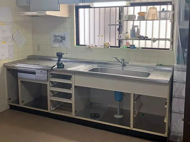 既存キッチンの解体