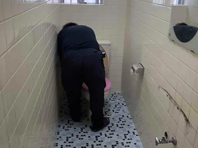 既存トイレ撤去・状況確認(施工中)