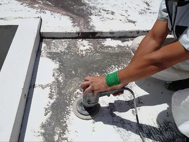 サンダーケレン(下地処理)|旧塗膜の除去と表面調整