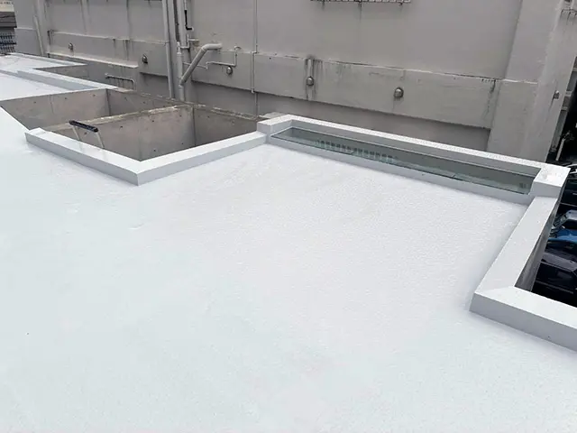 屋上防水施工後|ウレタン防水で明るく均一に仕上げ After写真