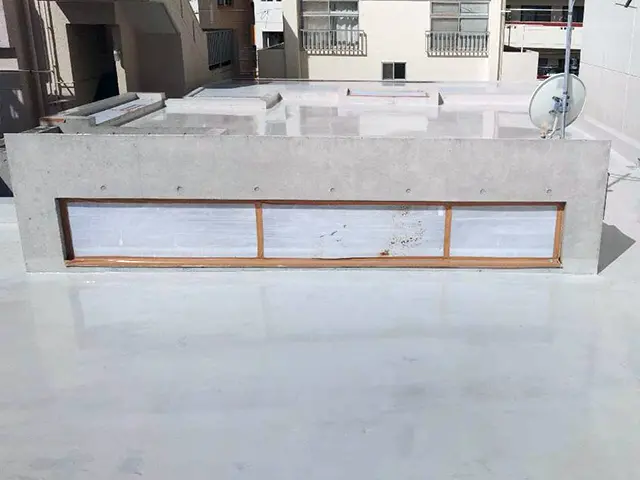 ウレタン防水2回目塗布|防水層の厚みを確保する工程