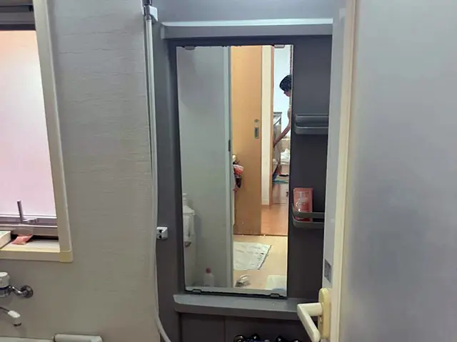 浴室鏡取替え|くもりや汚れが気になっていた鏡を交換 Before写真