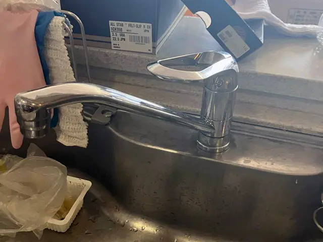 キッチン水栓取替え|操作しやすいシングルレバーへ Before写真