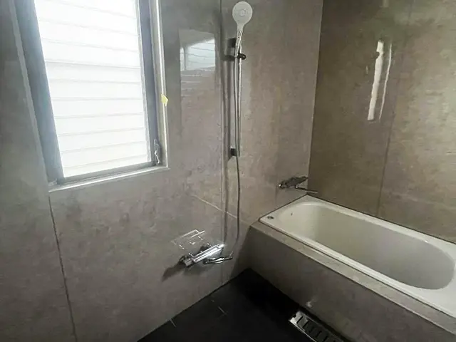 タイル張りの浴室を一新｜掃除しやすく快適なバスルームへリフォーム After写真