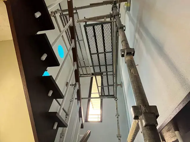 階段足場設置