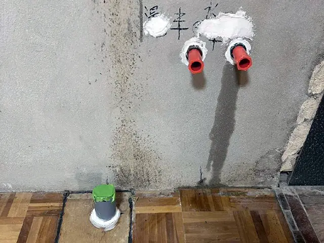 キッチン給排水配管の調整