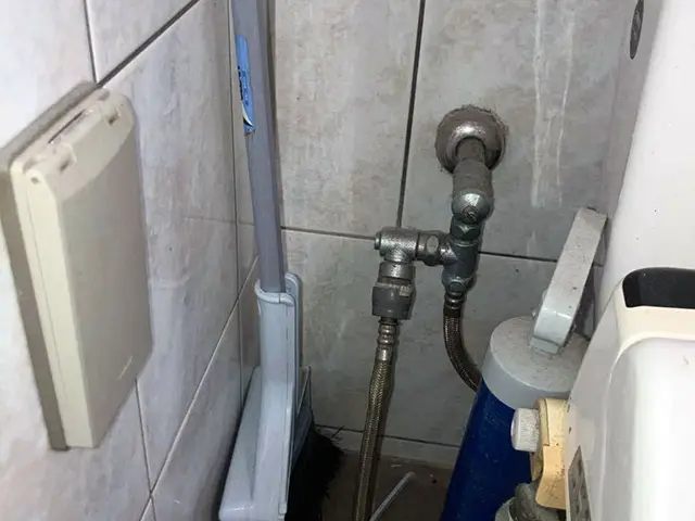 給水配管まわり Before写真